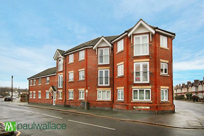 2 Bedroom Flat For Sale In Clarendon Road, Cheshunt, EN8