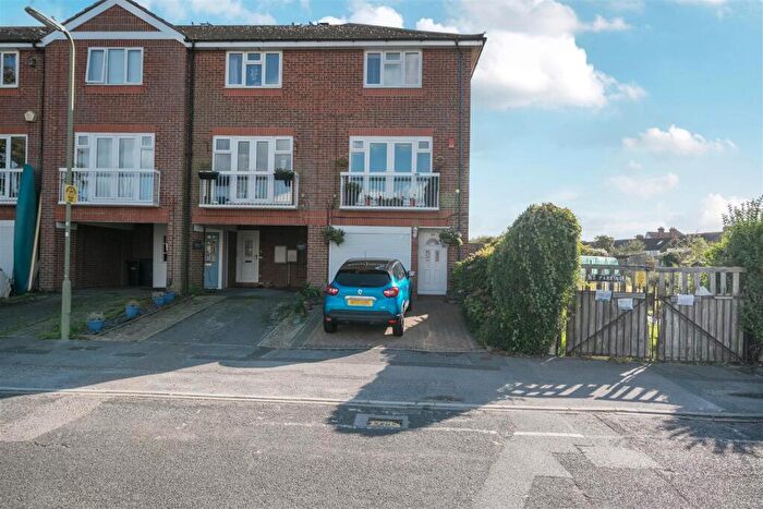 3 Bedroom Semi-Detached House For Sale In Alver Bridge View, Gosport, PO12