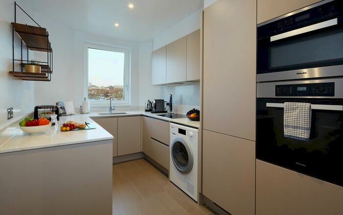 2 Bedroom Flat To Rent In Ashburn Place, Kensington, London, SW7