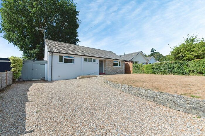 3 Bedroom Bungalow For Sale In Elmwood Avenue, Fordingbridge, Hampshire, SP6