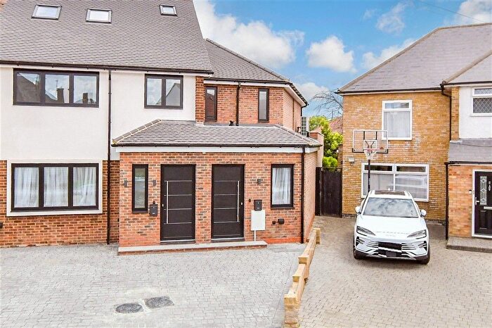 3 Bedroom End Terrace House For Sale In Freshwell Avenue, Romford, Essex, RM6