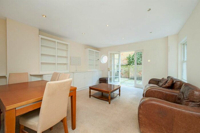 2 Bedroom Flat To Rent In Lots Road, London, SW10