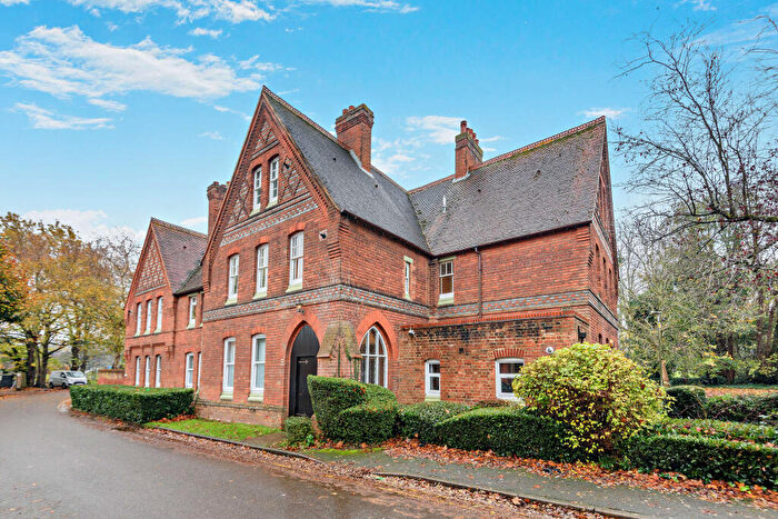 2 Bedroom Flat For Sale In Haywood Court, Reading, RG1