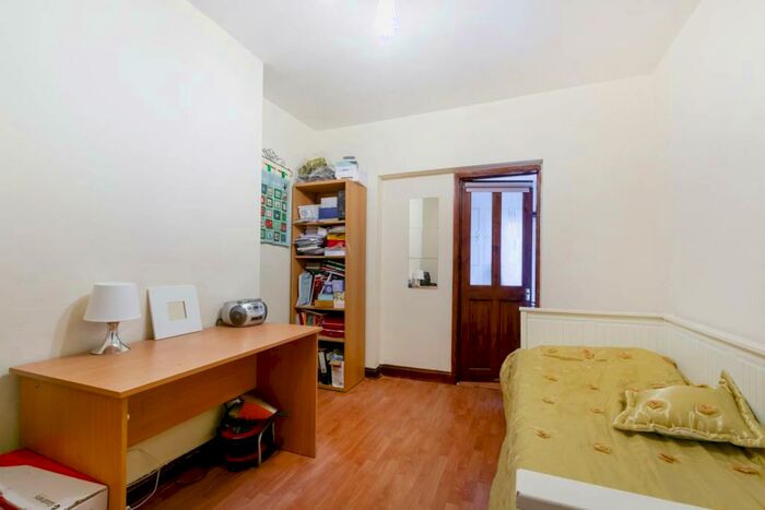 3 Bedroom Terraced House To Rent In Stafford Road, Purley Way, Croydon, CR0