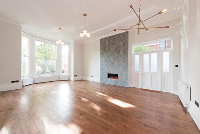 3 Bedroom Apartment To Rent In Belsize Avenue, London, NW3