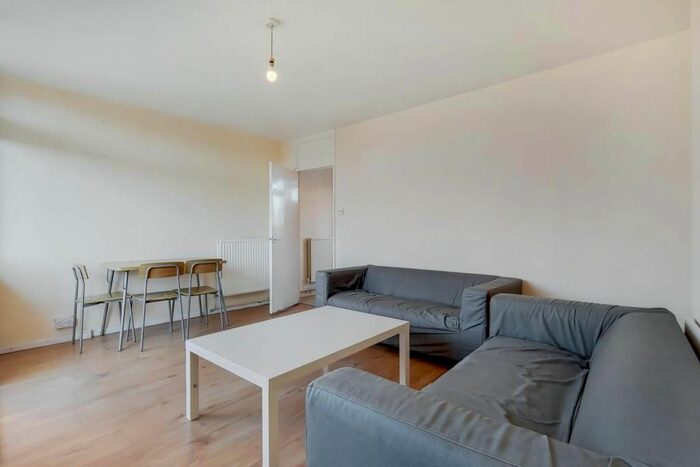 3 Bedroom Maisonette To Rent In Cleveland Way, Bethnal Green, London, E1