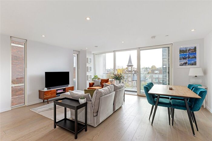 2 Bedroom Flat For Sale In Upper Richmond Road, Putney, London, SW15