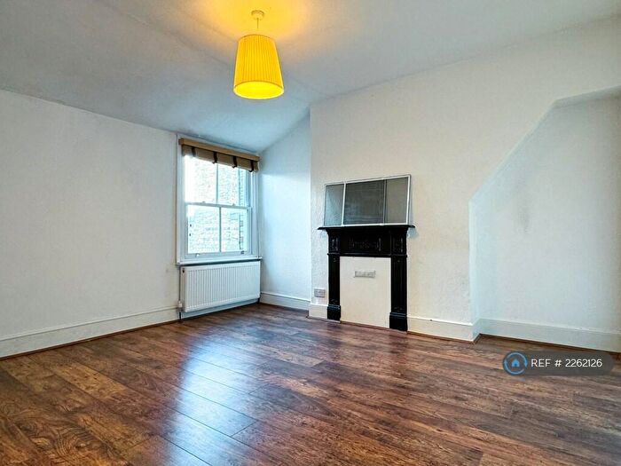 3 Bedroom Flat To Rent In Hornsey Lane Gardens, London, N6