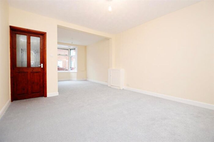 3 Bedroom Terraced House For Sale In Cardiff Road, RG1