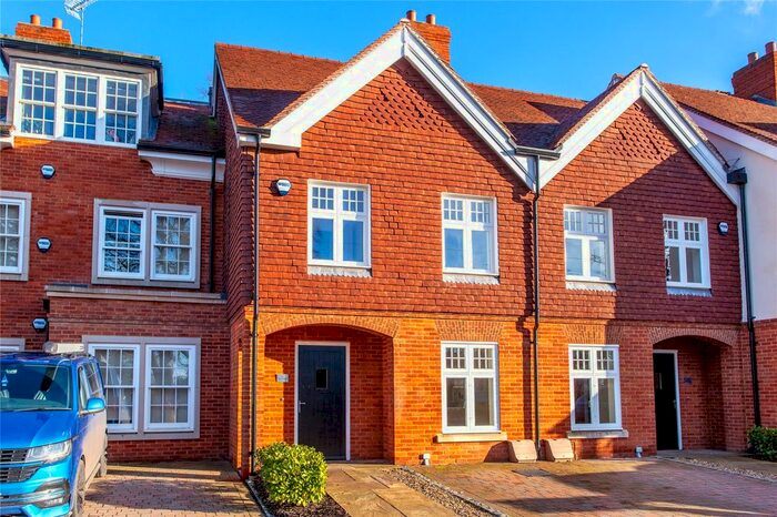 4 Bedroom Terraced House To Rent In High Street, Wargrave, Reading, Berkshire, RG10
