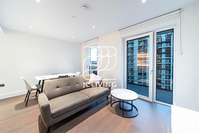 2 Bedroom Flat To Rent In Parkside Apartments, White City Living, London, W12