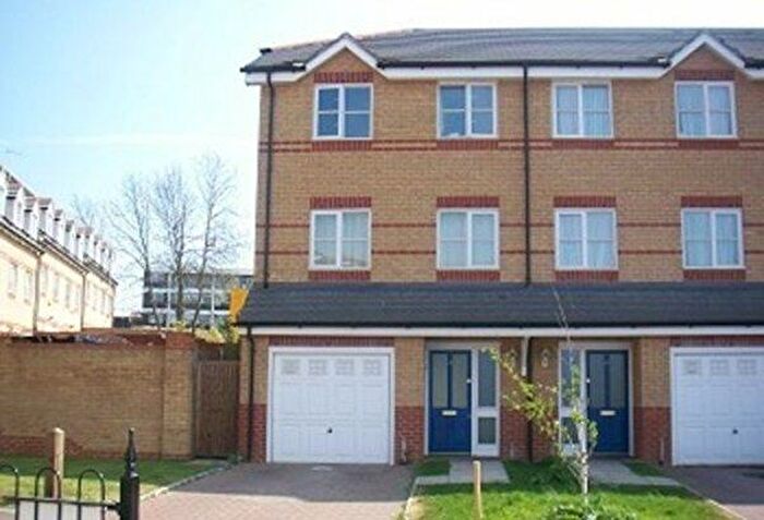 Studio To Rent In Pickard Close, Southgate, N14
