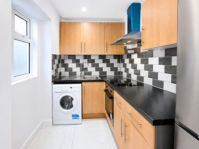 2 Bedroom Flat To Rent In Leytonstone Road, London, E15