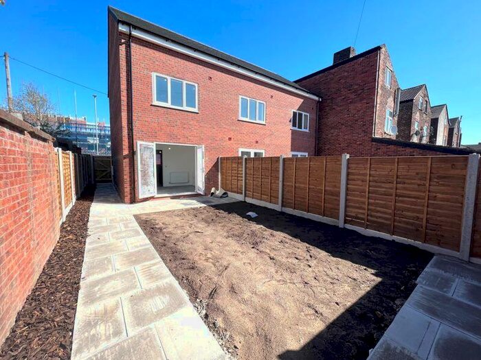 3 Bedroom Terraced House To Rent In Liverpool Street, Salford, M6