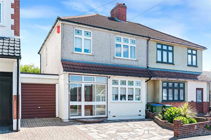 3 Bedroom Semi Detached House For Sale In Lulworth Road, Welling, Kent, DA16