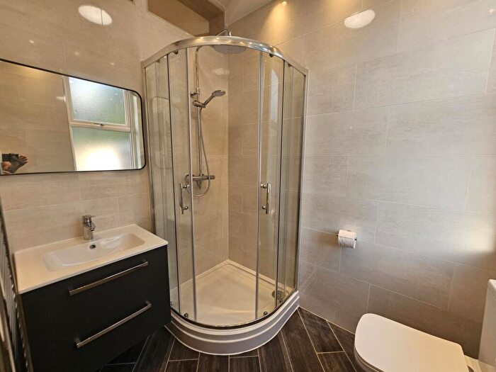 2 Bedroom House To Rent In A Victoria Road, Leeds, LS6