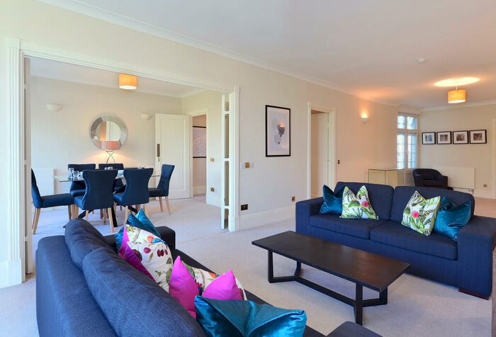 5 Bedroom Flat To Rent In Strathmore Court, St. John's Wood, London, NW8