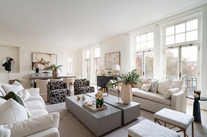 4 Bedroom Flat For Sale In South Street, London, W1K