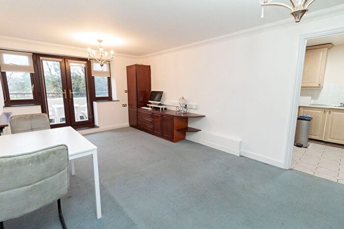 1 Bedroom Flat For Sale In Eaton Court, Edgware Way, HA8