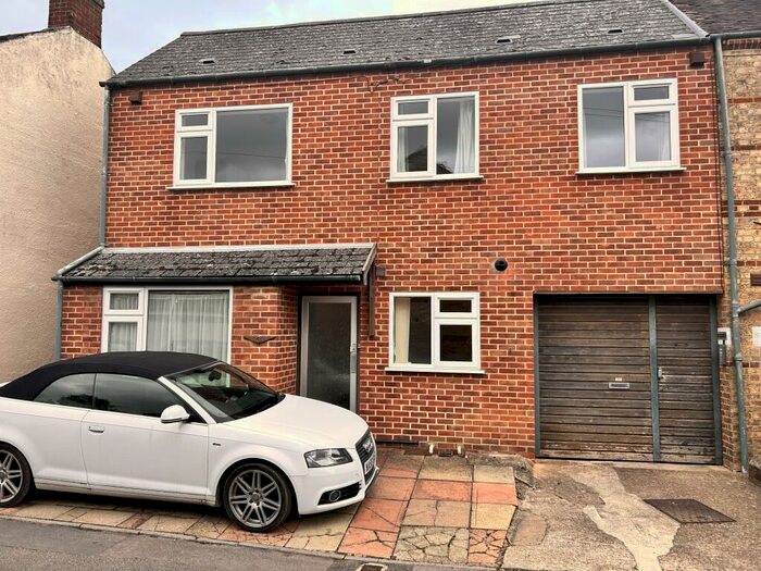 5 Bedroom Semi-Detached House To Rent In Gardiner Street, Headington, Oxford, OX3