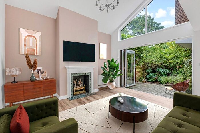 3 Bedroom Semi-detached House For Sale In West Hill Park, Highgate, London, N6