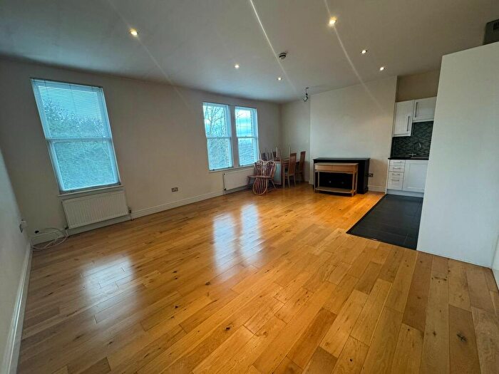 2 Bedroom Flat To Rent In Hermon Hill, E11