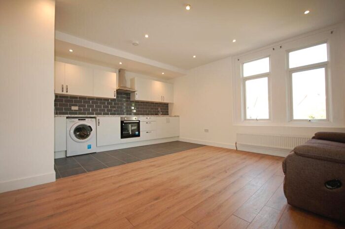 1 Bedroom Flat To Rent In Cherryfield House, N13