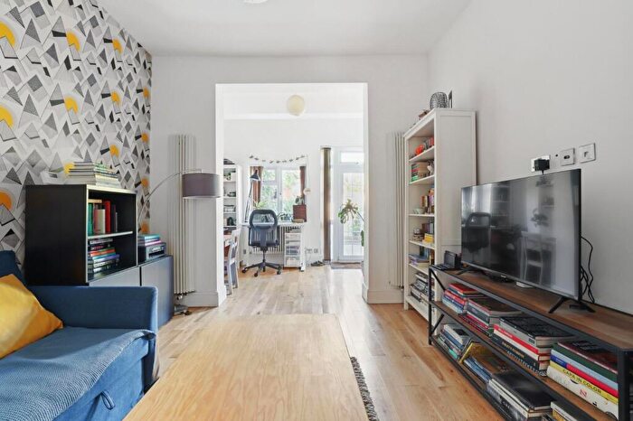 2 Bedroom Flat For Sale In Wiverton Road, Sydenham, London, SE26