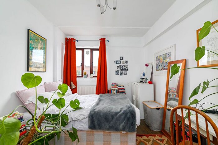 2 Bedroom Flat To Rent In Balls Pond Road, Kerridge Court Balls Pond Road, N1