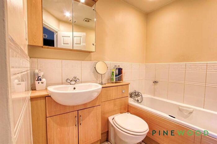 3 Bedroom Town House For Sale In Woodhouse Close, S80