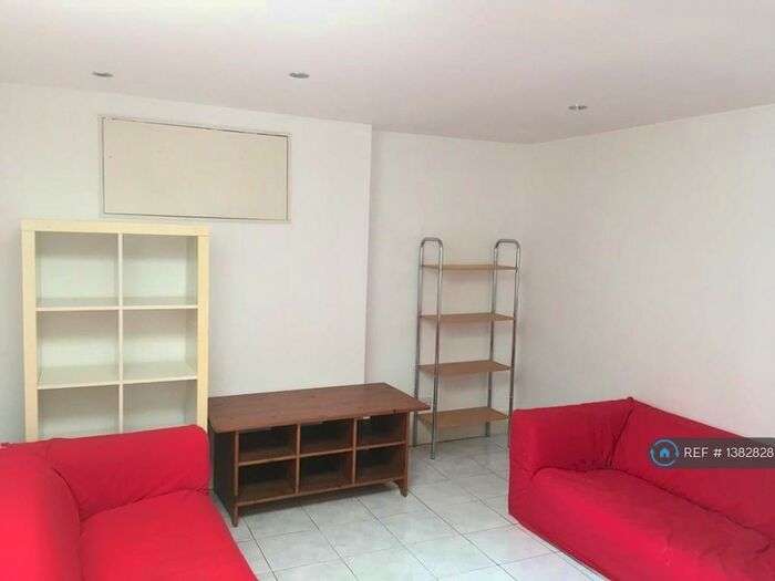 2 Bedroom Flat To Rent In Shakespeare Road, London, SE24