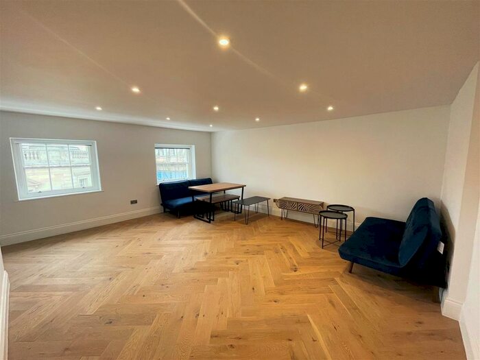 3 Bedroom Flat To Rent In Clarence Yard, North Street, BN1