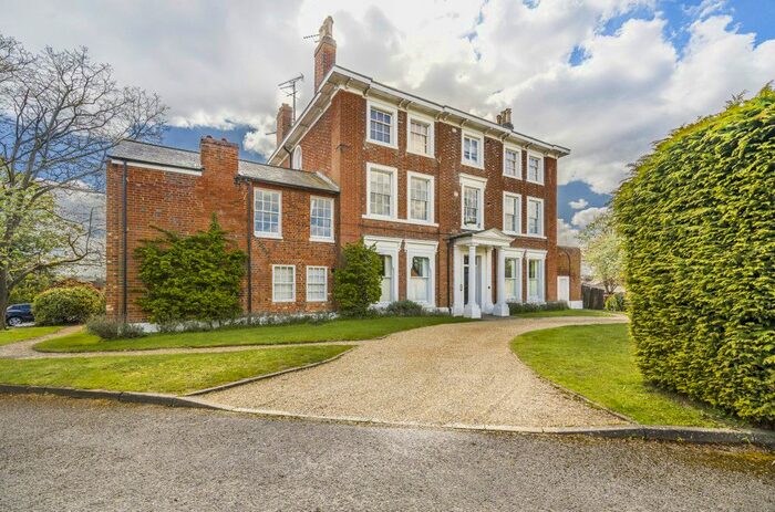 2 Bedroom Flat To Rent In Kenilworth Avenue, Bracknell, RG12