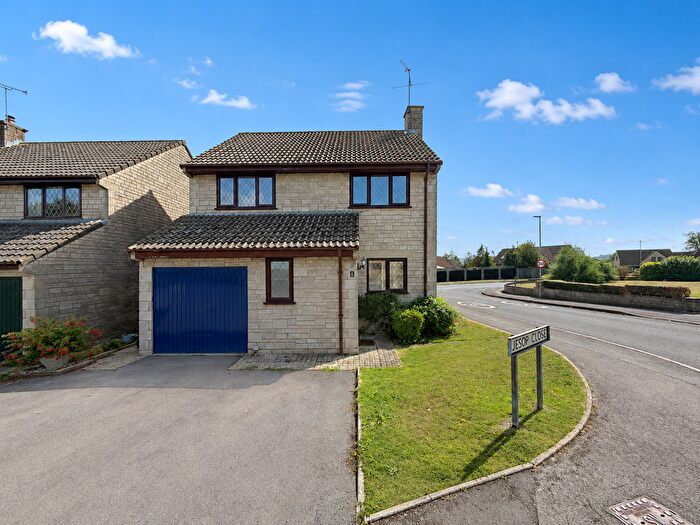 3 Bedroom Detached House For Sale In Jesop Close, Gillingham, SP8