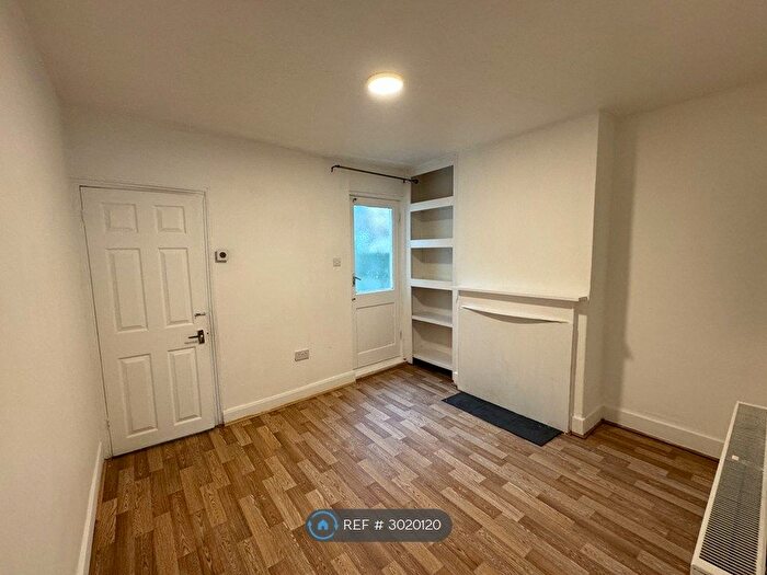 2 Bedroom Terraced House To Rent In Castle Road, Chatham, ME4