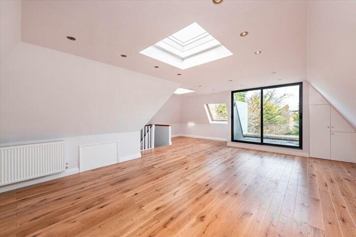 4 Bedroom House To Rent In Ridge Road, Childs Hill, NW2