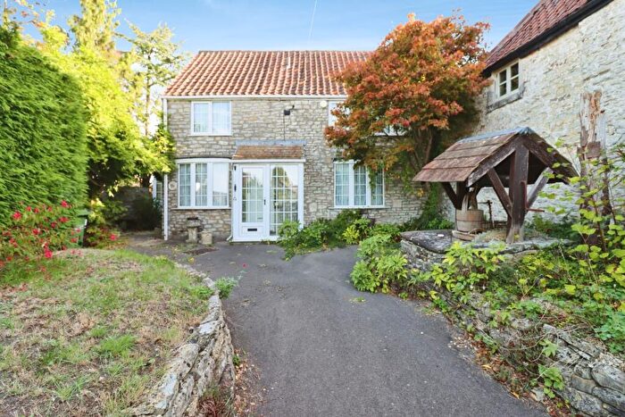 3 Bedroom House For Sale In Parkfield Road, Pucklechurch, Bristol, BS16