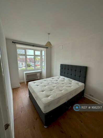 2 Bedroom Maisonette To Rent In Bournemouth Park Road, Southend-On-Sea, SS2