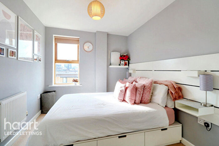 2 Bedroom Apartment To Rent In Bowman Lane, Leeds, LS10