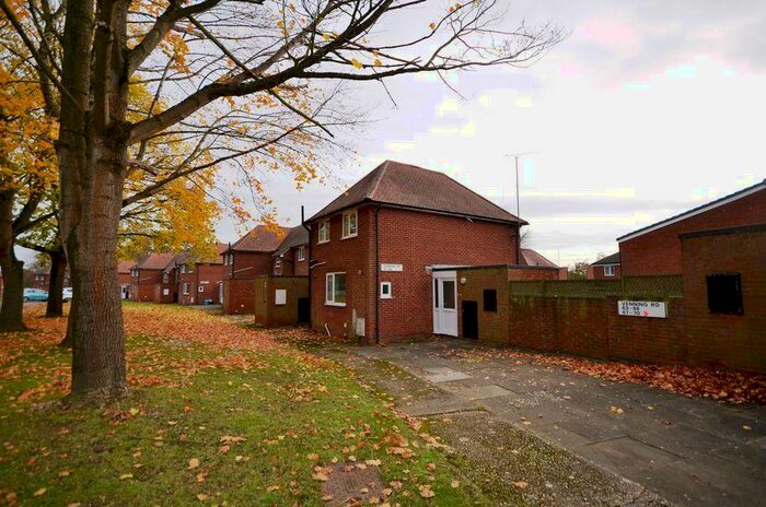 2 Bedroom End Of Terrace House To Rent In Venning Road, RG2