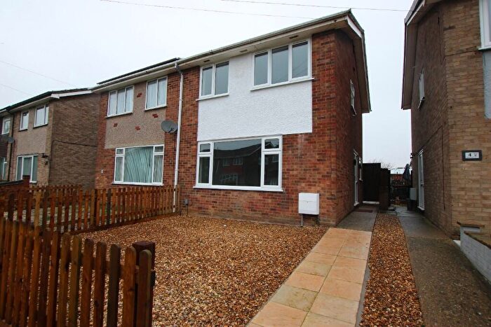 3 Bedroom Semi-Detached House To Rent In Welland Court, NN15