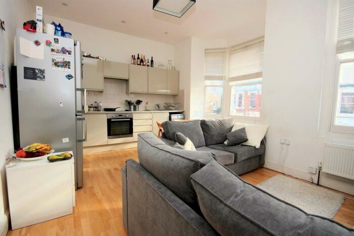 4 Bedroom Flat To Rent In Witherington Road, Islington, N5