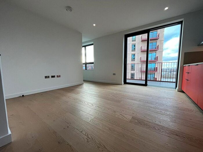 1 Bedroom Flat To Rent In Peninsula Square, Greenwich, London, SE10