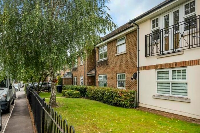 2 Bedroom Flat To Rent In Lancaster Road, Barnet, EN4