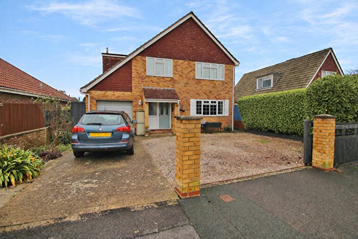 4 Bedroom Detached House For Sale In Burwood Grove, Hayling Island, PO11