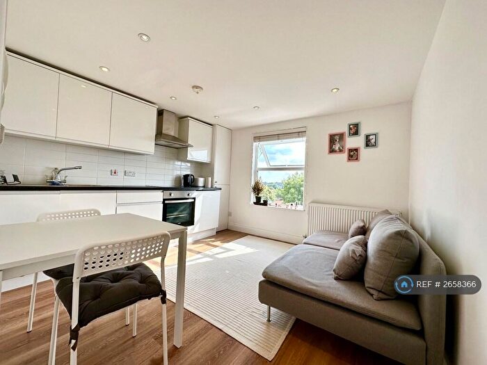 1 Bedroom Flat To Rent In The Limes Avenue, London, N11