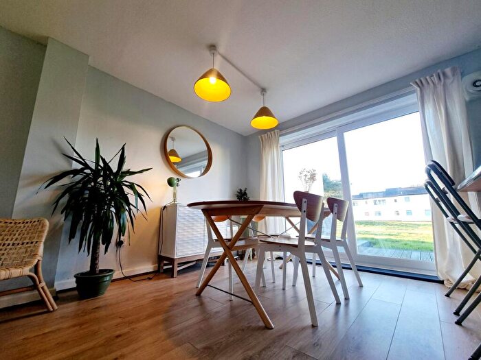 3 Bedroom Flat To Rent In Glan Gors, Harlech, LL46