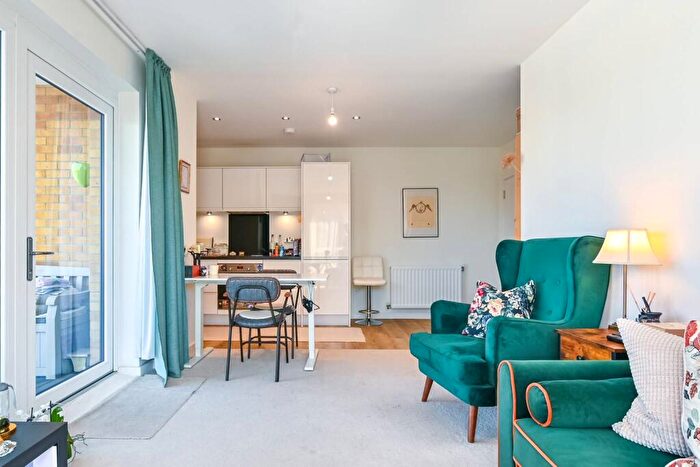 2 Bedroom Flat To Rent In Brian Court, Tottenham, London, N17