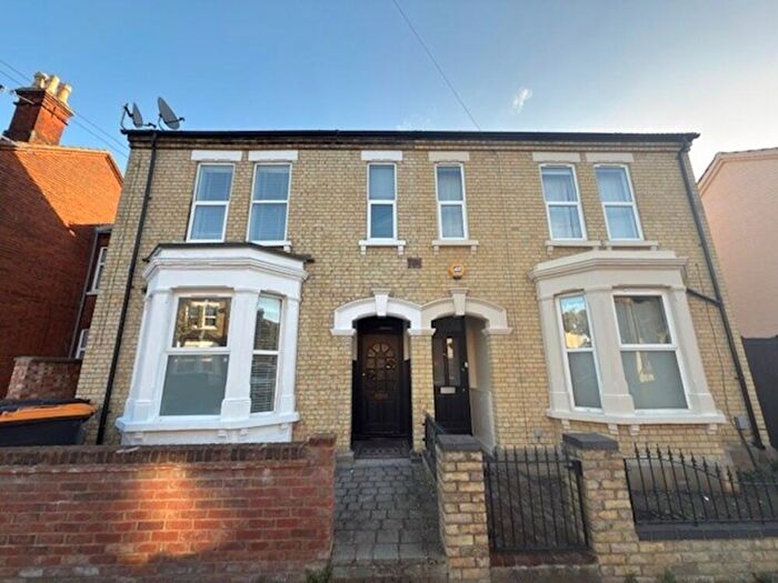 1 Bedroom Apartment To Rent In Flat, Spenser Road, MK40