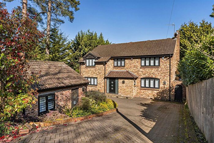 4 Bedroom Detached House For Sale In The Warren, Radlett, WD7